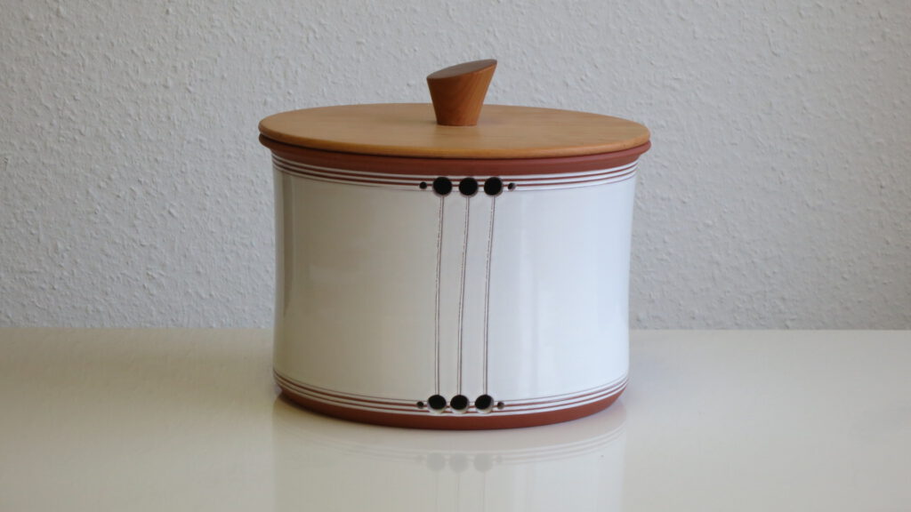Nr. 11: rund, 24x16cm hoch, Erle, 125,- €