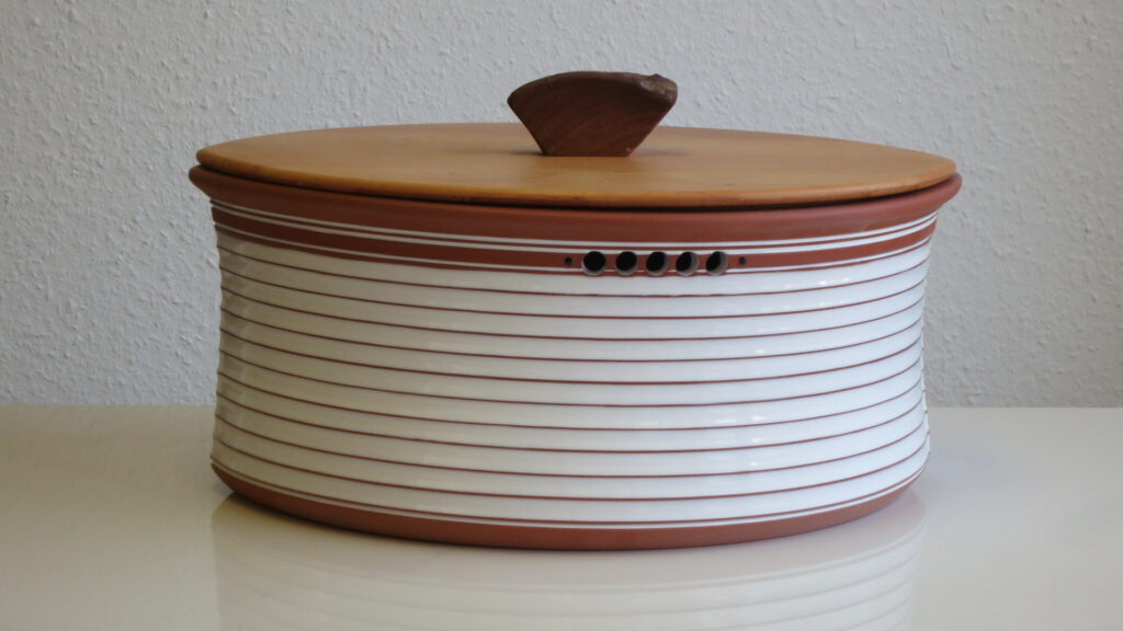 Nr. 04: oval, 38x31x16cm hoch, Erle, 250,- €